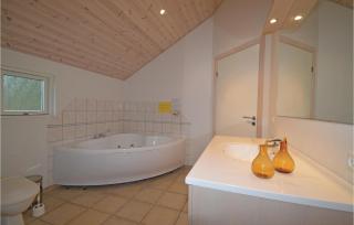 Holiday Home Rodby 25 With Hot Tub - Kramnitse - 3