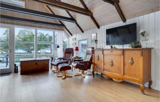 2 Bedroom Beautiful Home In Glesborg - 8