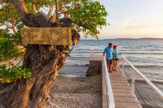 Beachfront Mansion and Seascape Villas Calatagan with Outdoor Pool - Calatagan - 3