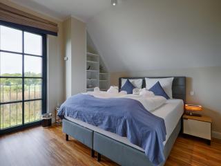 Reetland am Meer - Premium Reetdachvilla mit 3 Schlafzimmern, Sauna, Kamin und Massagesessel F05 - Dranske - 2