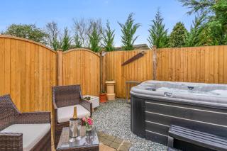 The Thatch House - Woolstone - 6