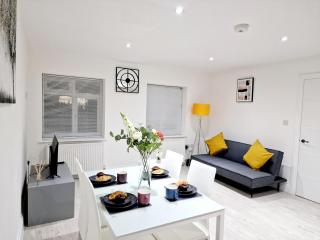 zDNU 2 Bedroom Apartment ReeAni Stays - Uxbridge - 2