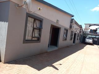 R&R GUEST HOUSE - Lenyenye - 2