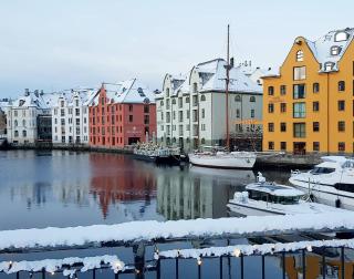 Free Parking space, 2 Bed Room, Short walk to Brosundet - Ålesund - 9