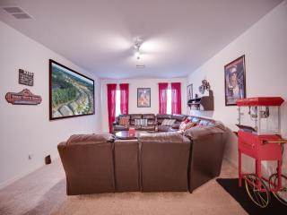 Epic 6-Bedroom Escape - Private Theater, Game Room, Pool, Spa & Themed Fun in Resort-Style Comfort - Davenport - 5