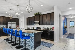 Ultimate 9-Bed Luxury Retreat - Movie Theater, Game Room, Pool, Spa & Themed Bedrooms in Resort Paradise - Kissimmee - 7