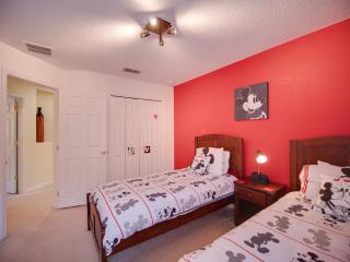 Family Friendly Vacation Home - Large Pool & Spa - Large Sunny Patio - Game Room - 13 Miles to Disney - Davenport - 4