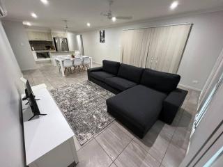 Beautiful 4 bdr house - Sandstone point, Bribie - Sandstone Point - 2