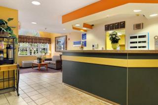 Hometown Inn & Suites Jacksonville Butler Blvd./Southpoint - Jacksonville - 8