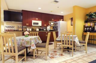Hometown Inn & Suites Jacksonville Butler Blvd./Southpoint - Jacksonville - 7