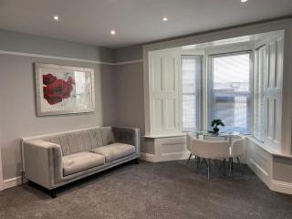 Large 1 Bedroom Flat With Private Parking - Plymouth - 0