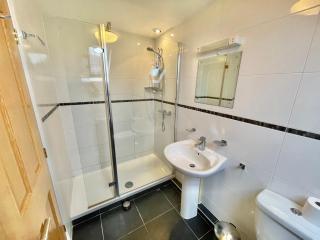 Spacious Four Bed Home with Parking - Bournemouth - Bournemouth - 4