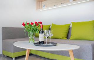 Stunning Home In Jezierzany With Sauna - Jezierzany - 8