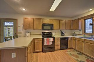 Decks and Scenic Views Beech Mountain Cabin! - Beech Mountain - 1