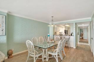 Beautiful Ocean Views and Spacious Elegant Comfort Indoors in This 3 Bedroom 3 Bath with Den - Port Aransas - 7