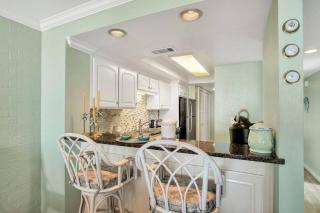 Beautiful Ocean Views and Spacious Elegant Comfort Indoors in This 3 Bedroom 3 Bath with Den - Port Aransas - 6