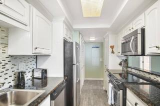 Beautiful Ocean Views and Spacious Elegant Comfort Indoors in This 3 Bedroom 3 Bath with Den - Port Aransas - 4