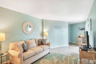 Beautiful Ocean Views and Spacious Elegant Comfort Indoors in This 3 Bedroom 3 Bath with Den - Port Aransas - 2