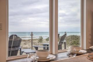 The Sand Castle - Meredith Lodging - Rockaway Beach - 4