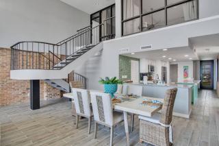 Split Level Pentouse with Floor to Ceiling Arched Window and Panoramic View of the Coast - Port Aransas - 9