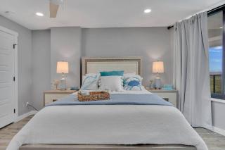 Split Level Pentouse with Floor to Ceiling Arched Window and Panoramic View of the Coast - Port Aransas - 5