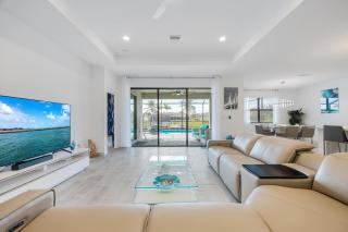 Waterfront w pool & hot tub - Villa Azure - Roelens Vacations - 5