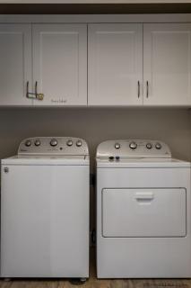 S404-The Penthouse-Fourth Floor 3-bedroom Pool View - 7