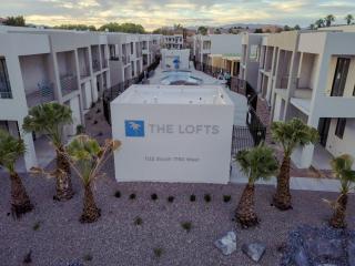 Lofts 13 4-bedroom Modern Loft Steps from the Pool - 8