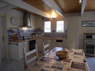 Maison cosy proche commerces, centre et plage – Terrasse, jardin, poêle à bois - FR-1-418-48 - Le Palais - 3