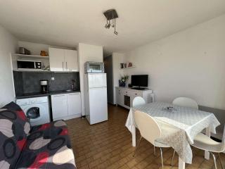 T2 avec ascenseur, lave-linge, parking et terrasse proche plage - FR-1-702-20 - 8