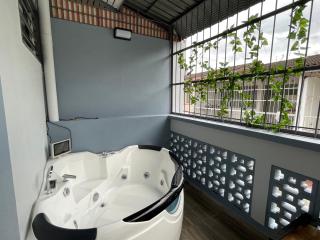 NEW 20PX 5BR WITH KIDS POOL & KTV & JACUZZI SPA & POOL TABLE at TOWN CENTER - Gelugor - 4