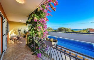 Six-Bedroom Holiday Home Kastel Luksic With A Fireplace 02 - 8