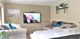 Central Villa Accessible Walk to Town Pet Friendly - 1