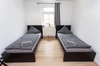 Schicke Wohnung mit 3 Schlafzimmern, vollausgestatteter Küche & Bad - Bettwäsche, Handtücher und WiFi inklusive - Chemnitz - 1