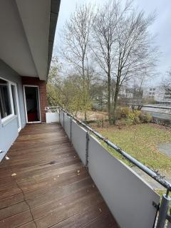 Ferienwohnung in zentraler Lage nähe Bahnhof mit 3 Schlafzimmern, Wohnzimmer, Küche, Bad, Gäste-WC und großem Balkon, Parkplätze vorhanden - Wilhelmshaven - 1