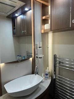 Self Contained Holiday Home Caravan - Corsham - 5