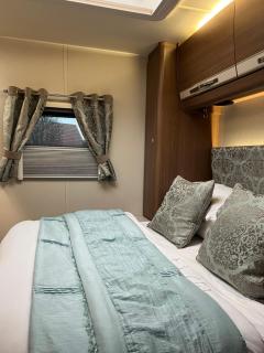 Self Contained Holiday Home Caravan - Corsham - 3