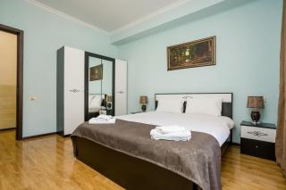 Rustaveli Three Bedroom Apartment with Amazing views - Tbilisi - 0