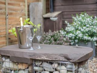 Tea Pot Cottage - 1