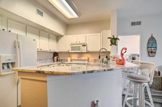 Airy Fort Myers Condo about 4 Mi to Beach! - Fort Myers - 1
