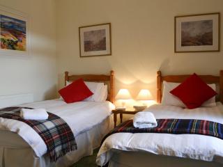Inverchroskie Cottage - Enochdhu - 2