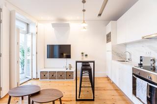 Wonderful Duplex W Private Patio & AC by LovelyStay - Porto - 7
