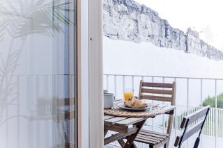 Wonderful Duplex W Private Patio & AC by LovelyStay - Porto - 4