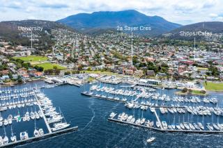 King Bed, Water Views, Private Parking, Courtyard Living in the Heart of Sandy Bay - 5