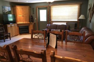 Griz Inn RMC Rentals by Park Vacation Management - 1