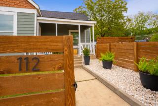 Modern 3 Bed, 2 Bath Home Minutes to Downtown & Alamodome - 8