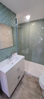 Gerona apartment on the Strip with pool & parking - Benidorm - 3