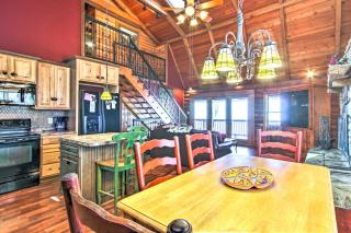 2 Mi to Ober Mtn Hot Tub and Deck at Cozy Cabin! - Gatlinburg - 1