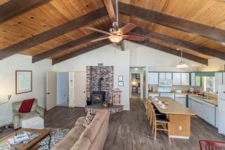 Maple Leaf Lodge by NW Comfy Cabins - 6