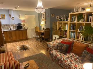 Beautiful & unique riverside town centre apartment - 3